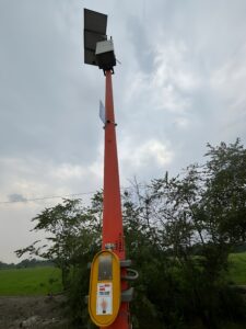 Poste en fibra de vidrio para poste de auxilio vial con panel solar